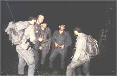 [Grenadierzug abgesessen bei Nacht]