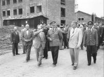 [Bild: Der erste Gang durch die Kaserne]