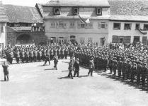 [Foto: Apell auf dem Schloßplatz]