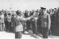 [Foto: Schlüsselübergabe]